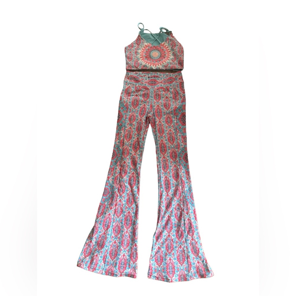 Amalfi Keyhole Top and flare bottom size M